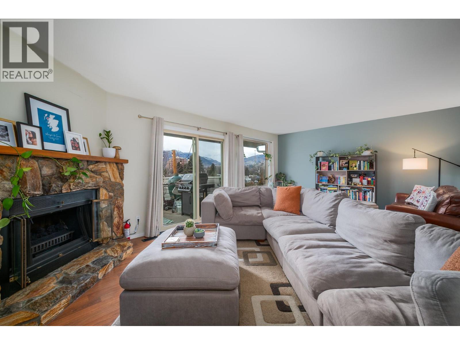 1686 Thayer Court
