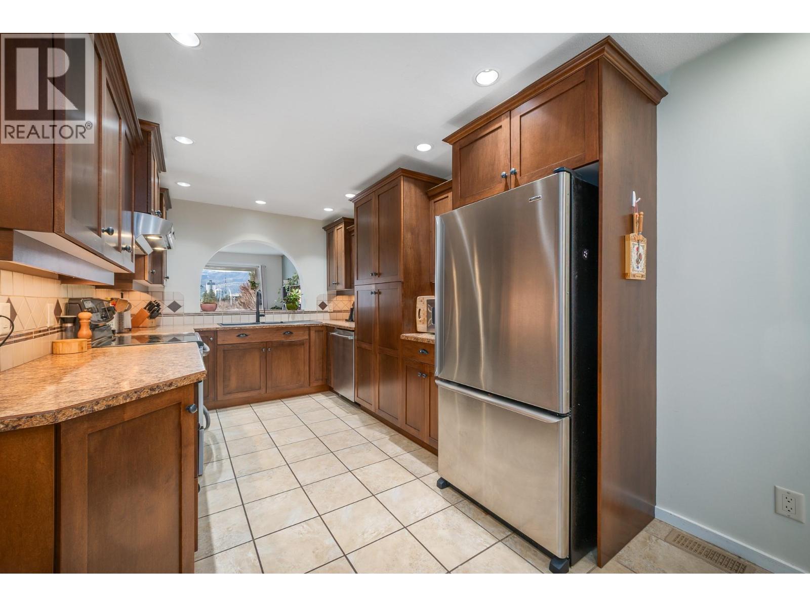 1686 Thayer Court