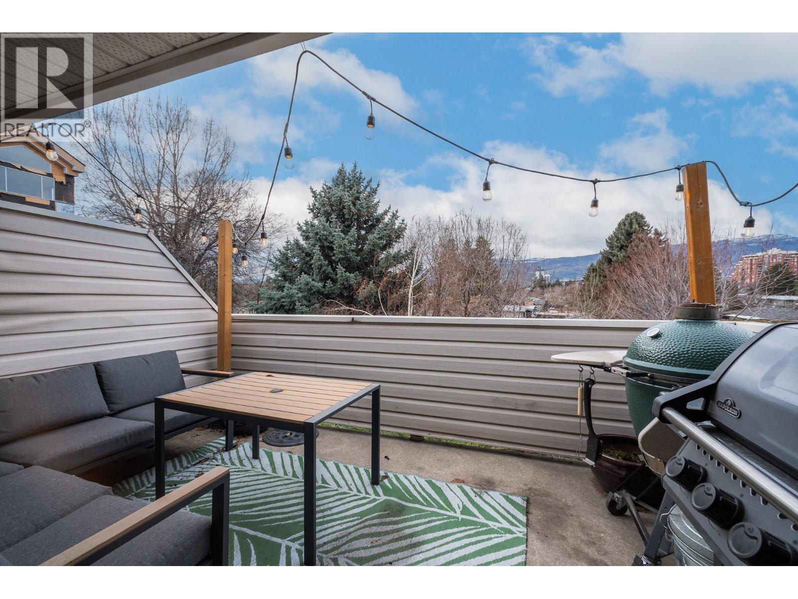 1686 Thayer Court