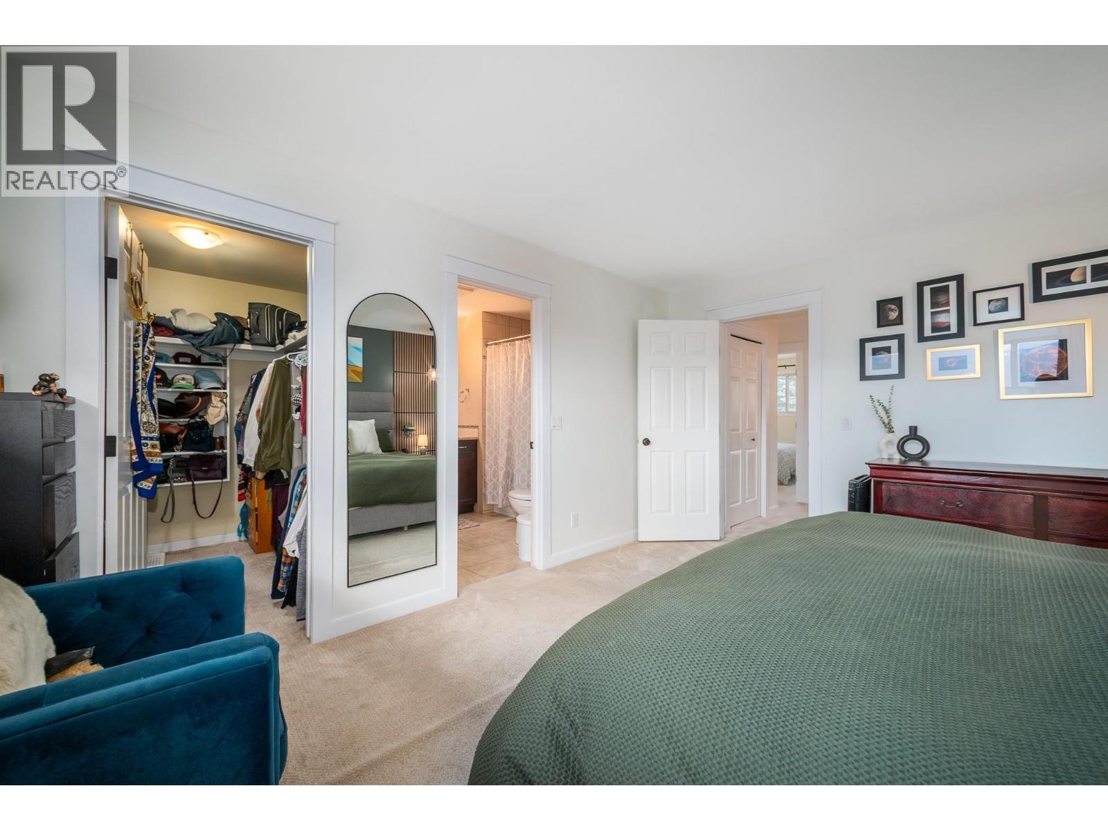 1686 Thayer Court