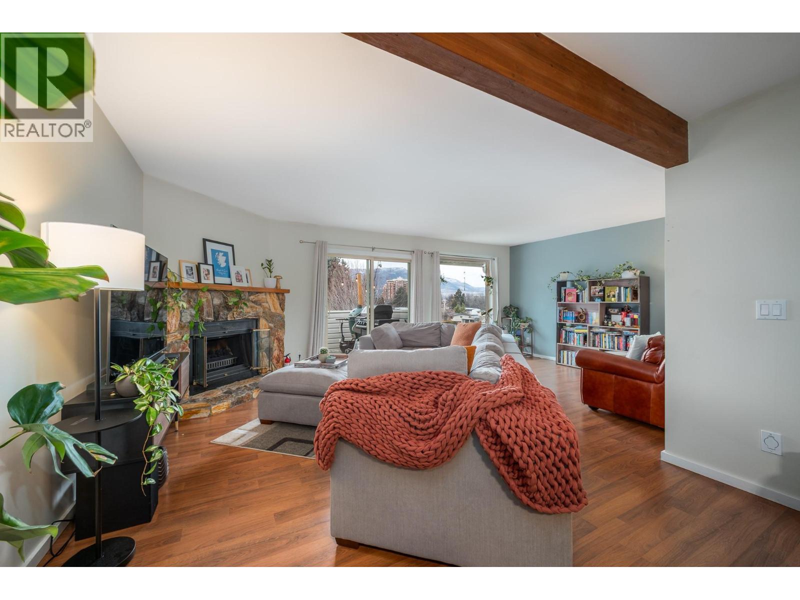 1686 Thayer Court