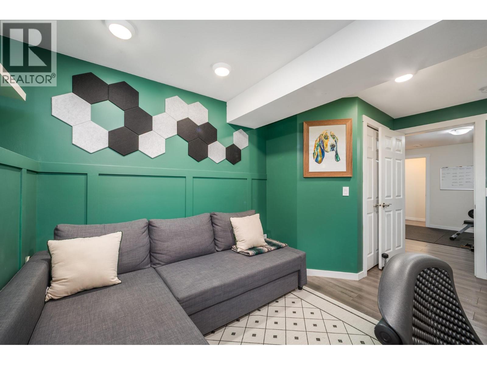 1686 Thayer Court