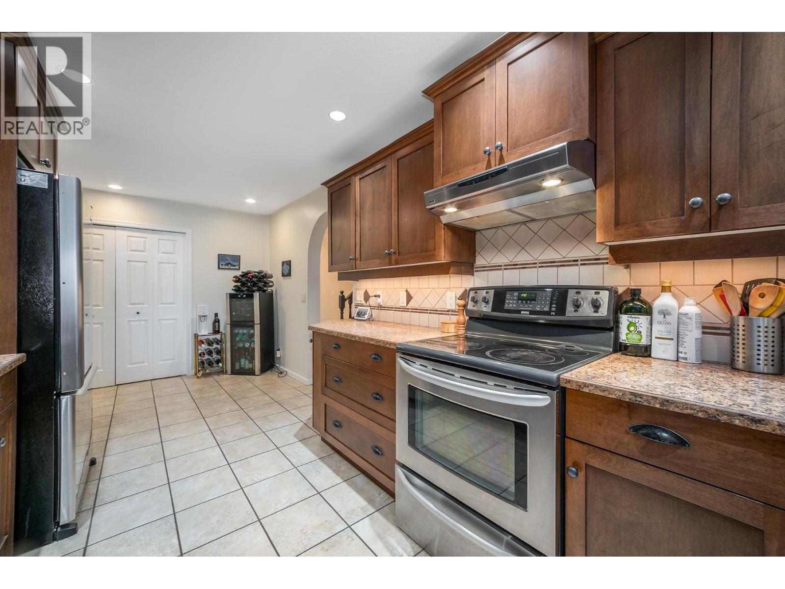 1686 Thayer Court