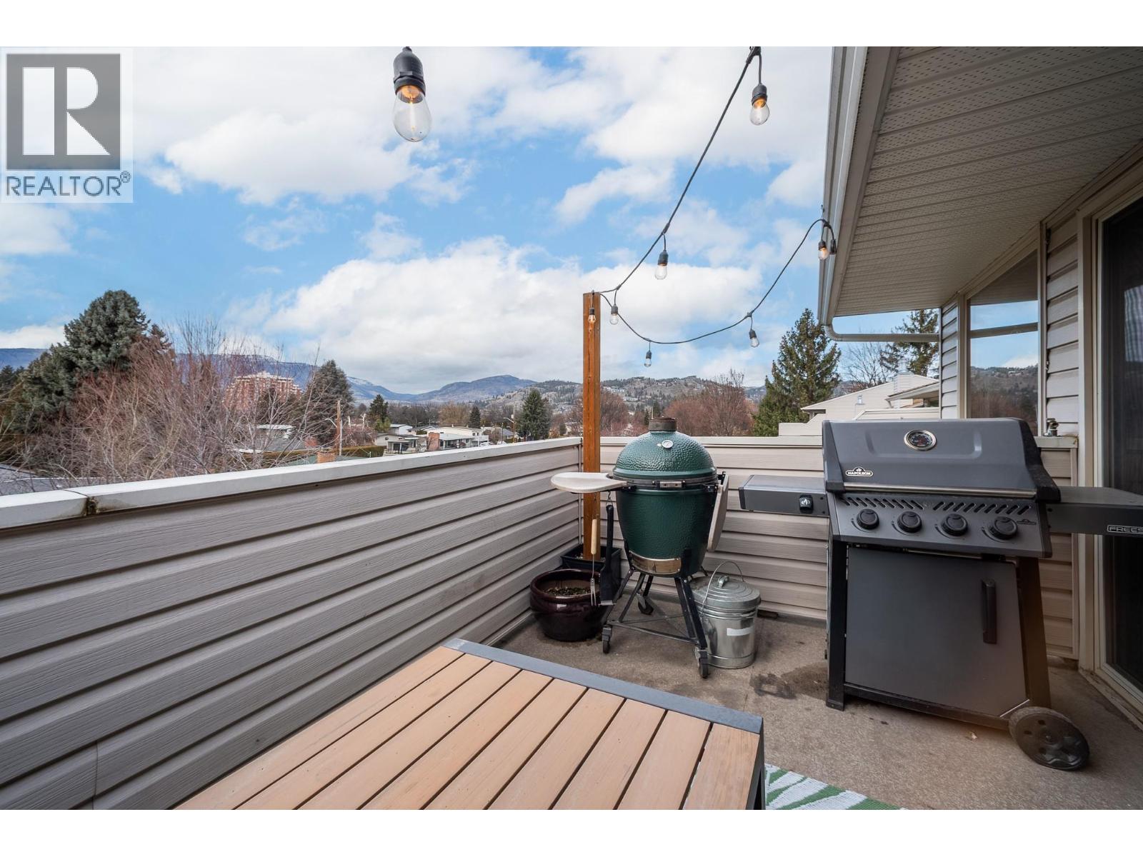 1686 Thayer Court