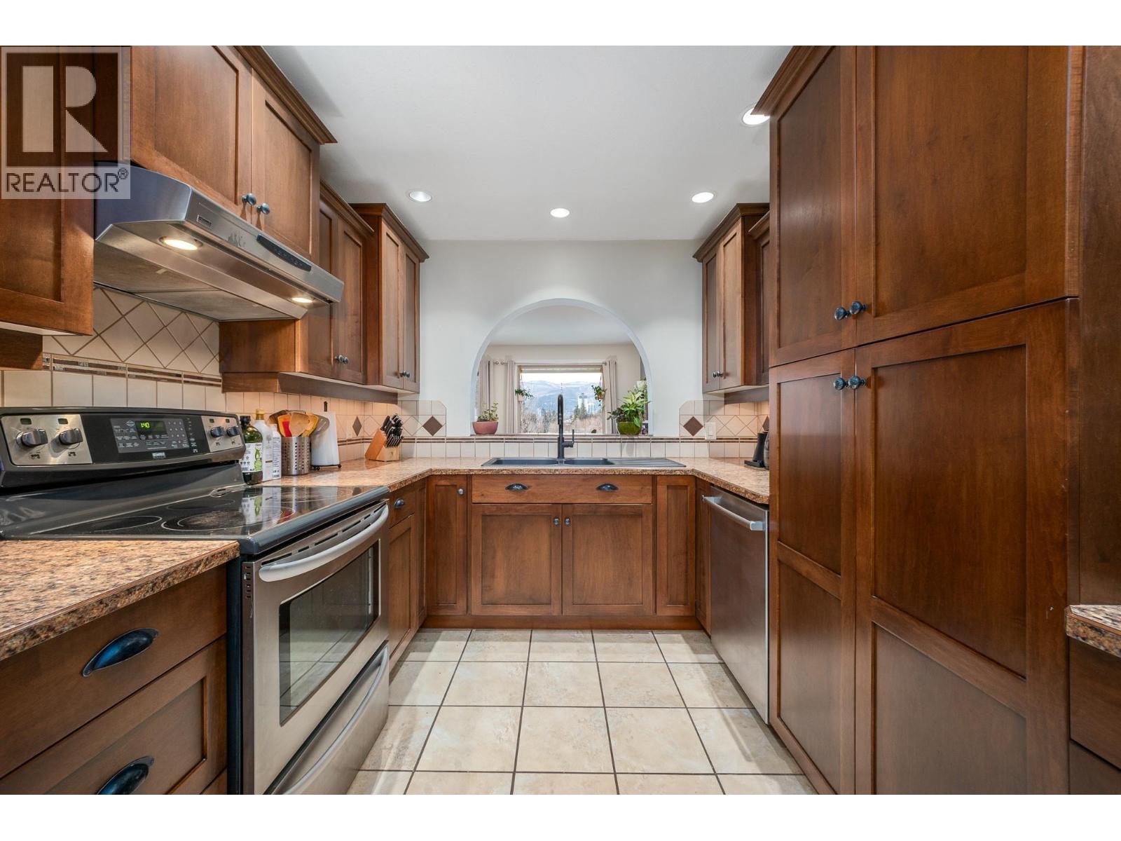 1686 Thayer Court