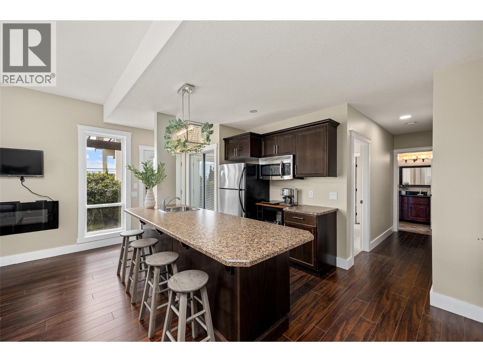 2584 Lucinde Road