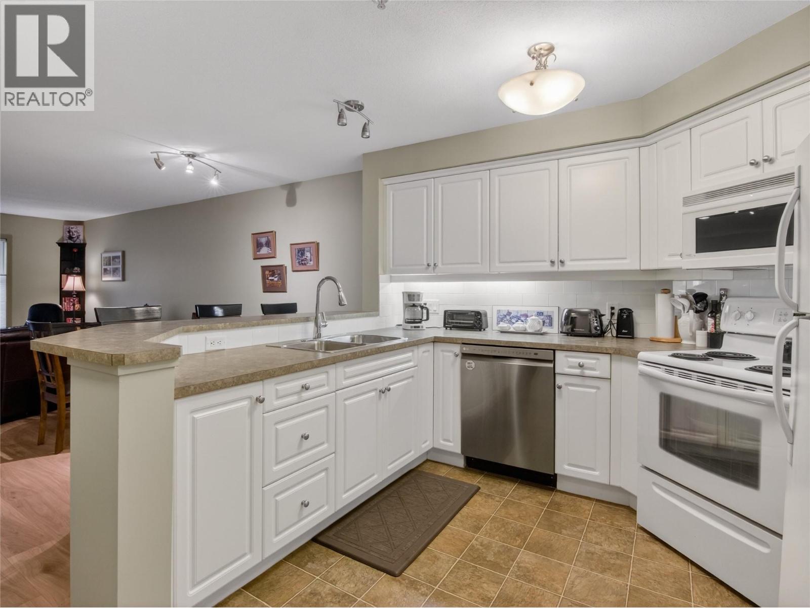 515 Houghton Road Unit# 109