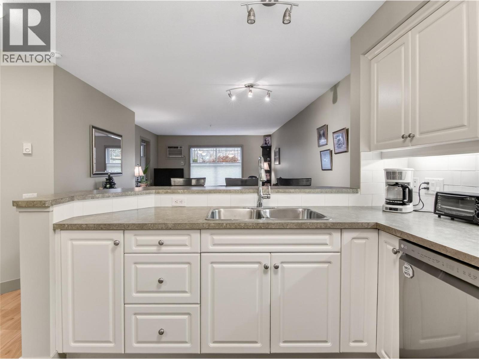 515 Houghton Road Unit# 109
