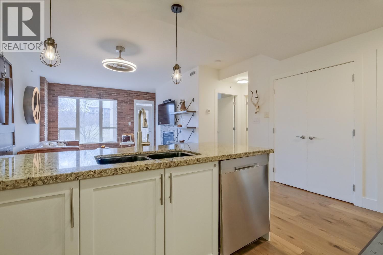 1160 Bernard Avenue Unit# 215