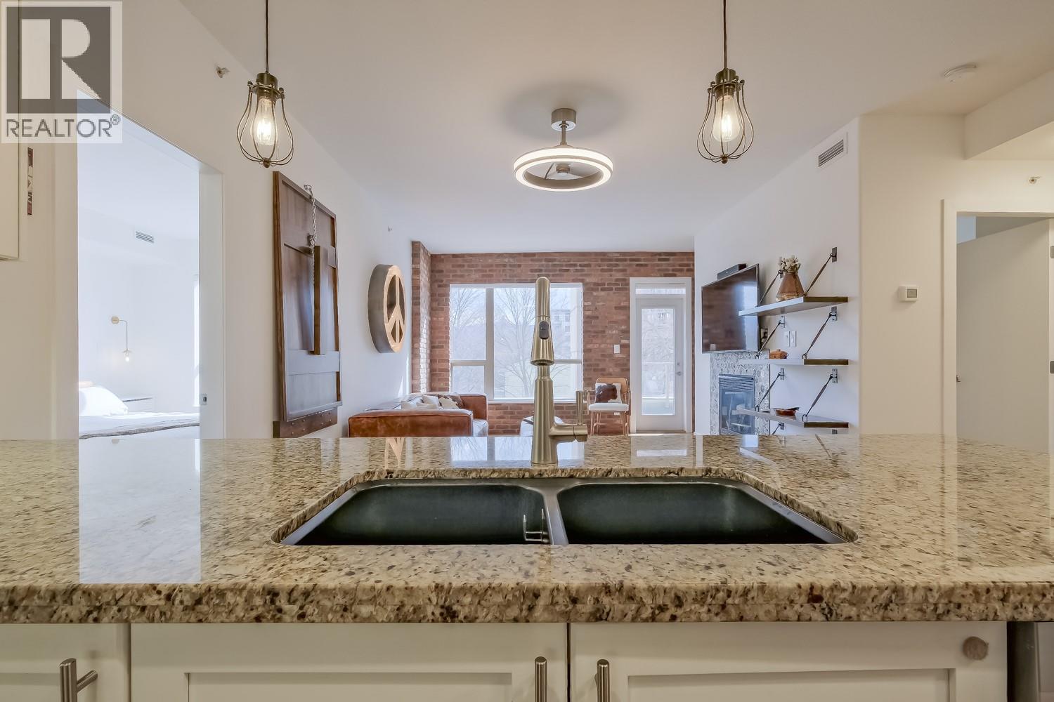1160 Bernard Avenue Unit# 215