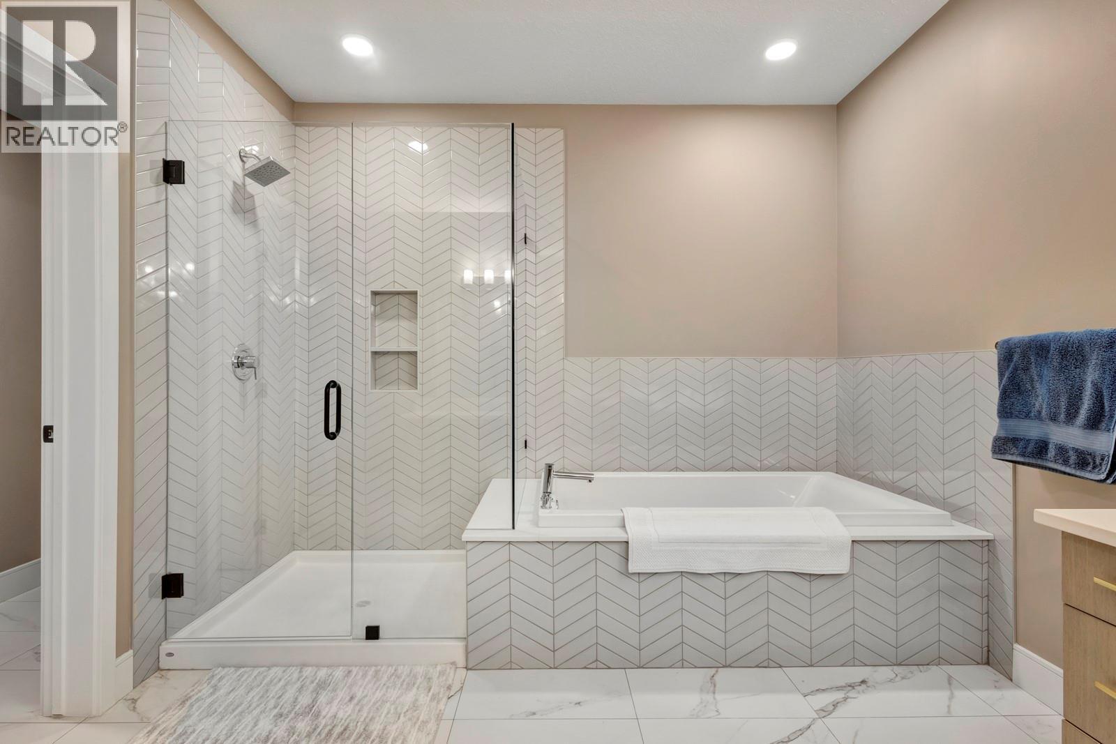 529 Truswell Road Unit# 402