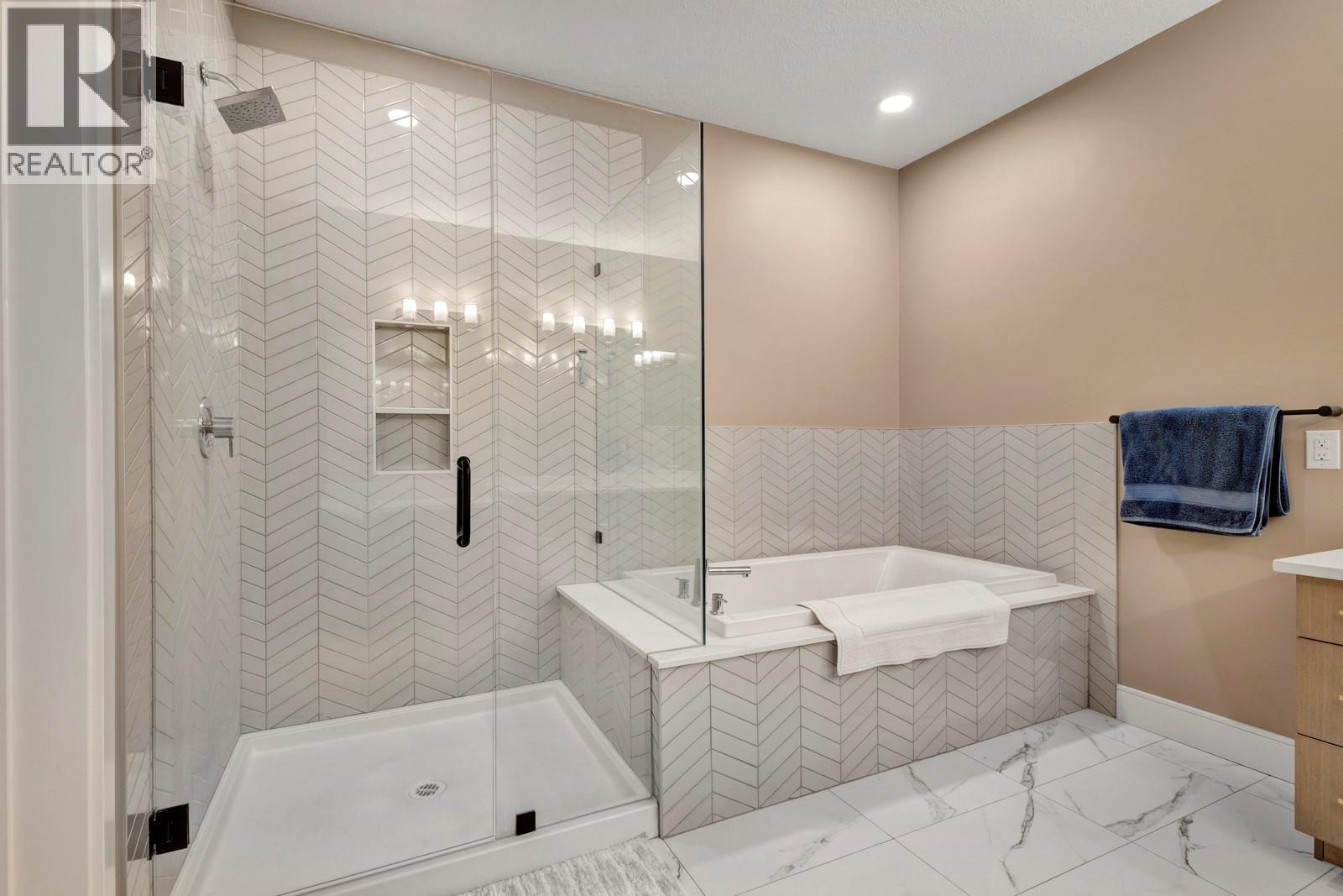 529 Truswell Road Unit# 402