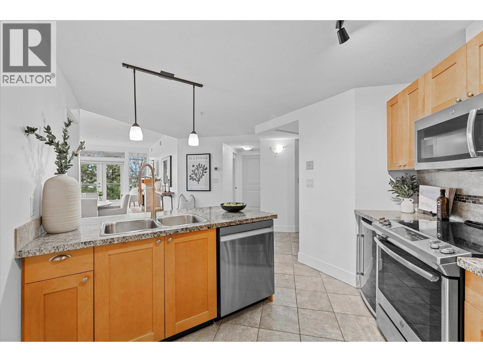 4205 Gellatly Road Unit# 305