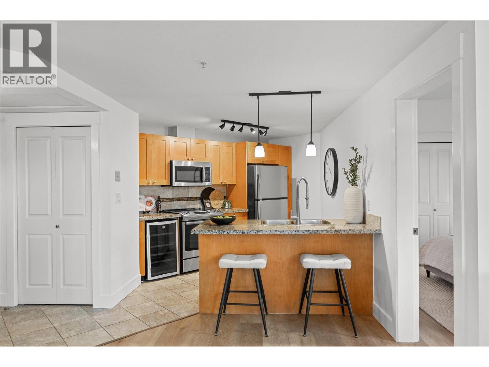 4205 Gellatly Road Unit# 305