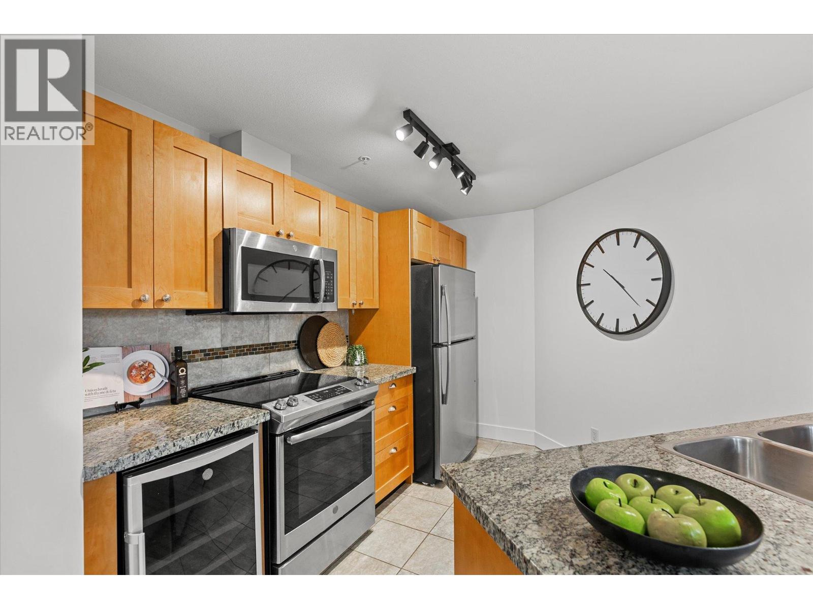 4205 Gellatly Road Unit# 305
