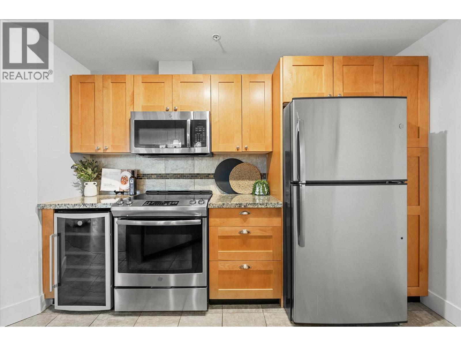 4205 Gellatly Road Unit# 305