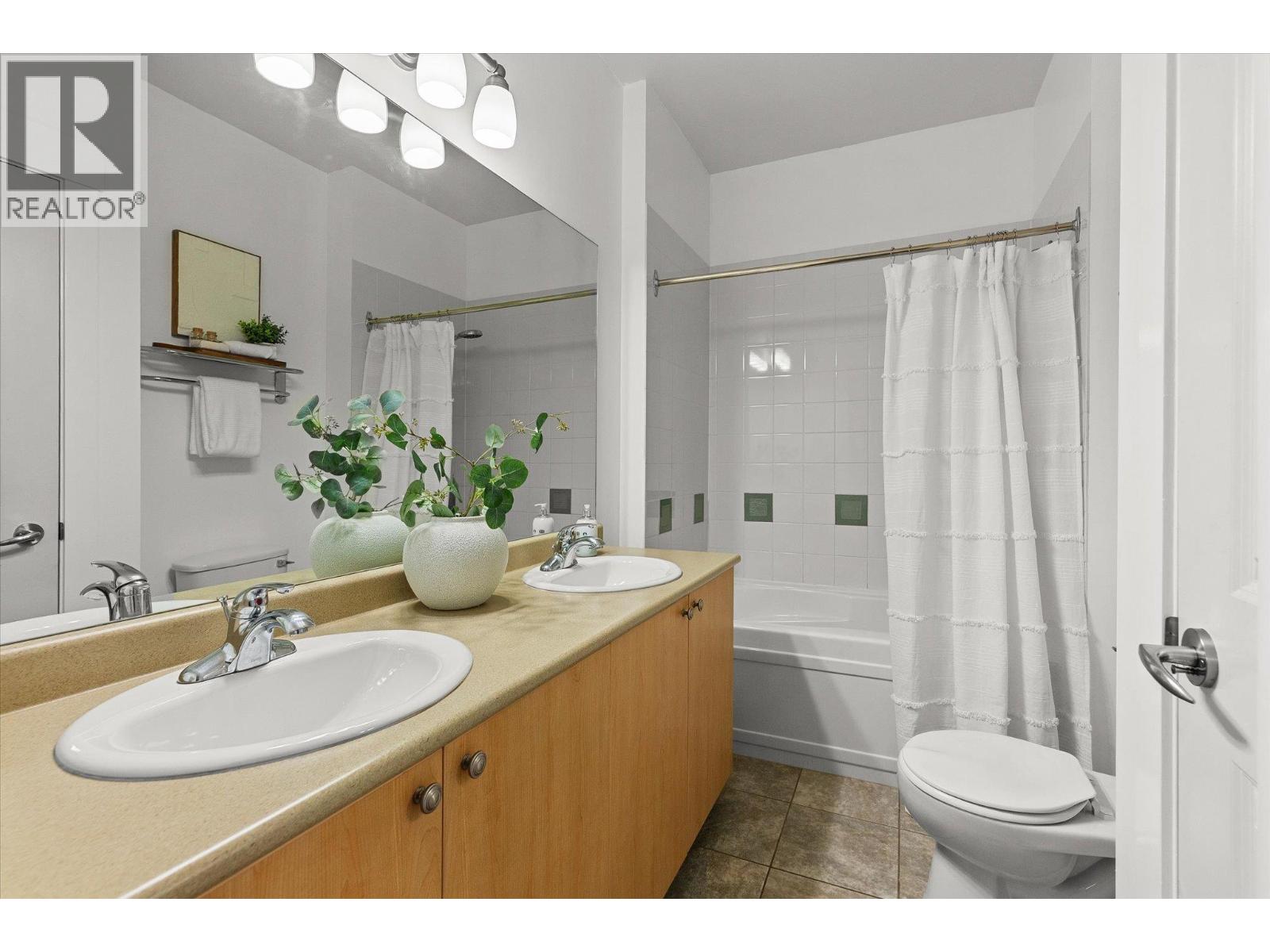 4205 Gellatly Road Unit# 305