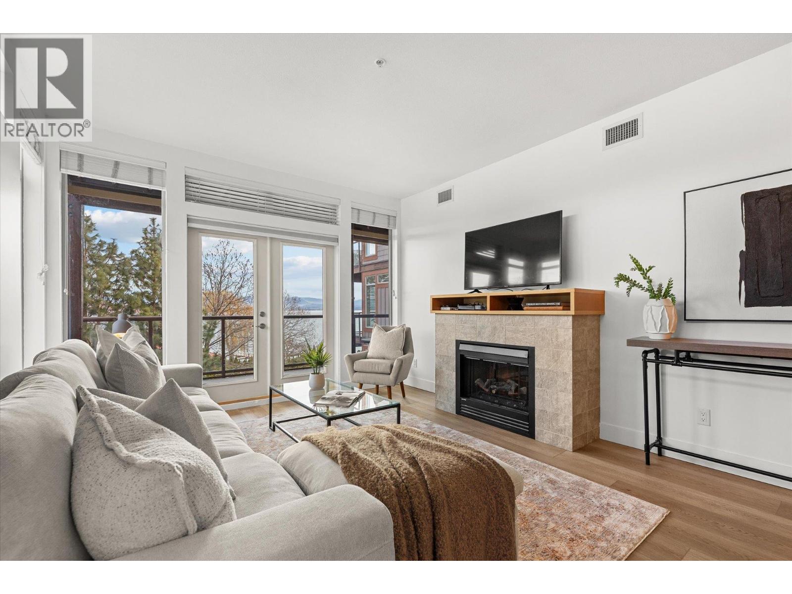 4205 Gellatly Road Unit# 305