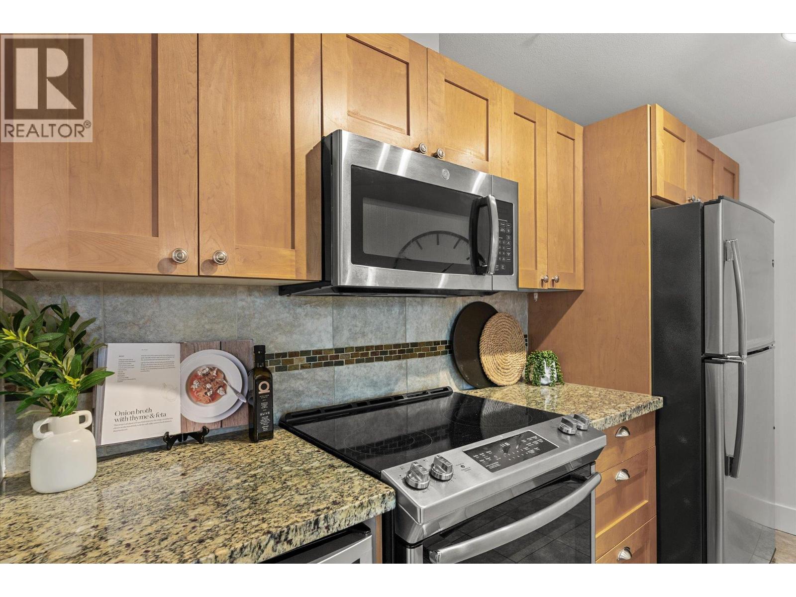 4205 Gellatly Road Unit# 305