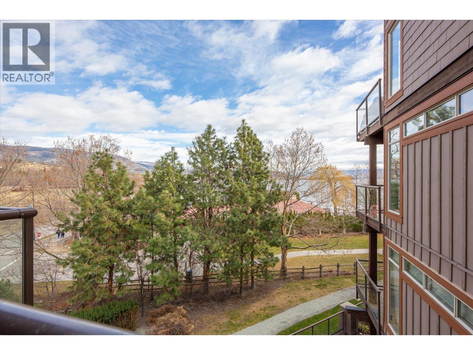4205 Gellatly Road Unit# 305