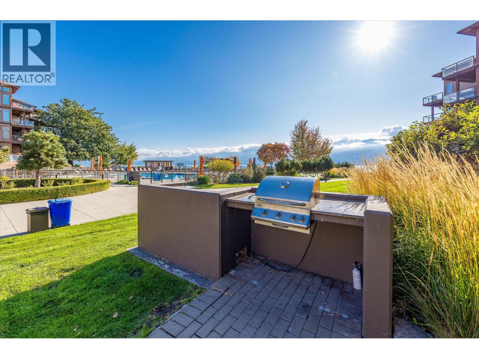 4205 Gellatly Road Unit# 305