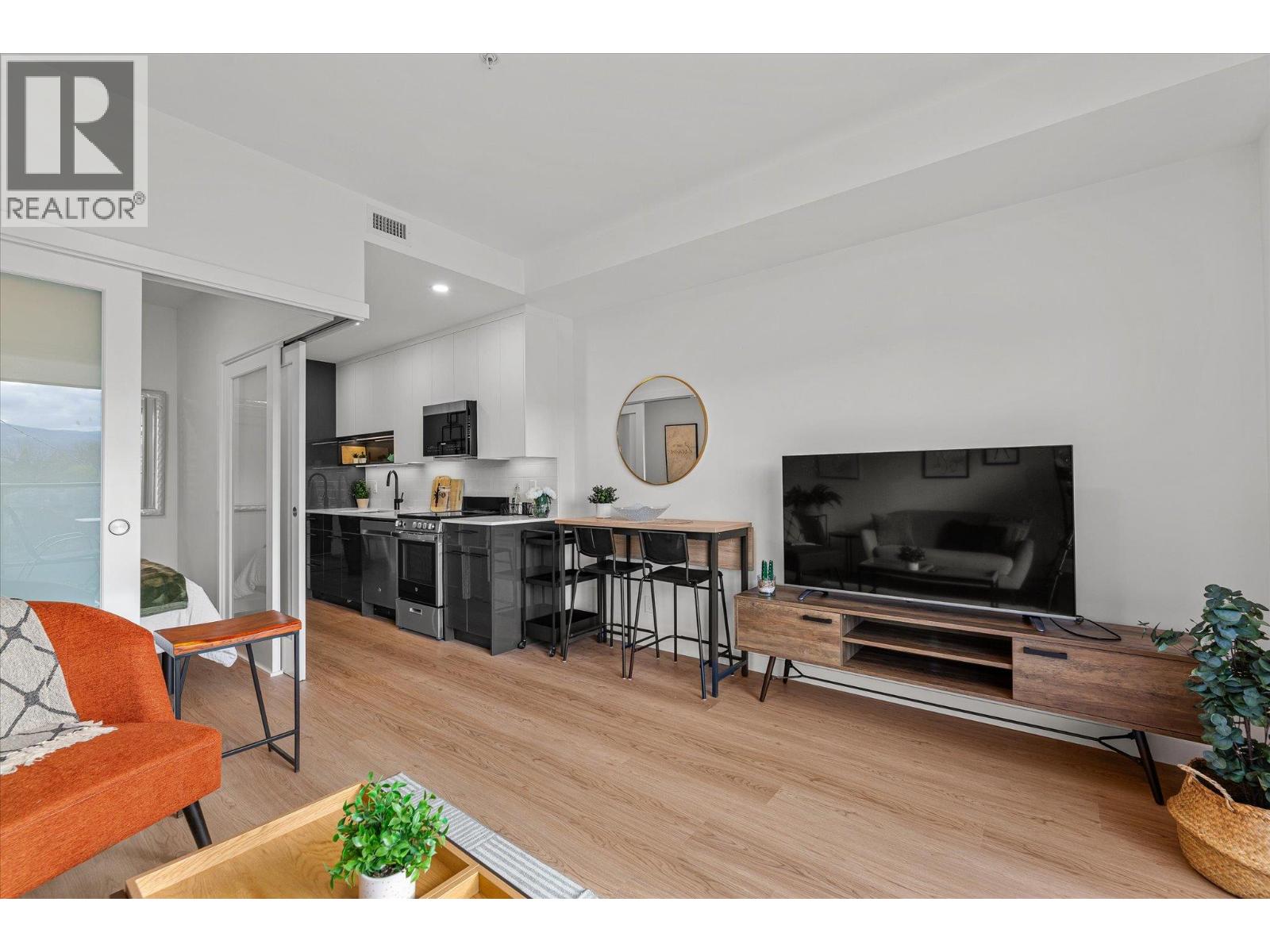1380 Pridham Avenue Unit# 208 Lot# SL 8