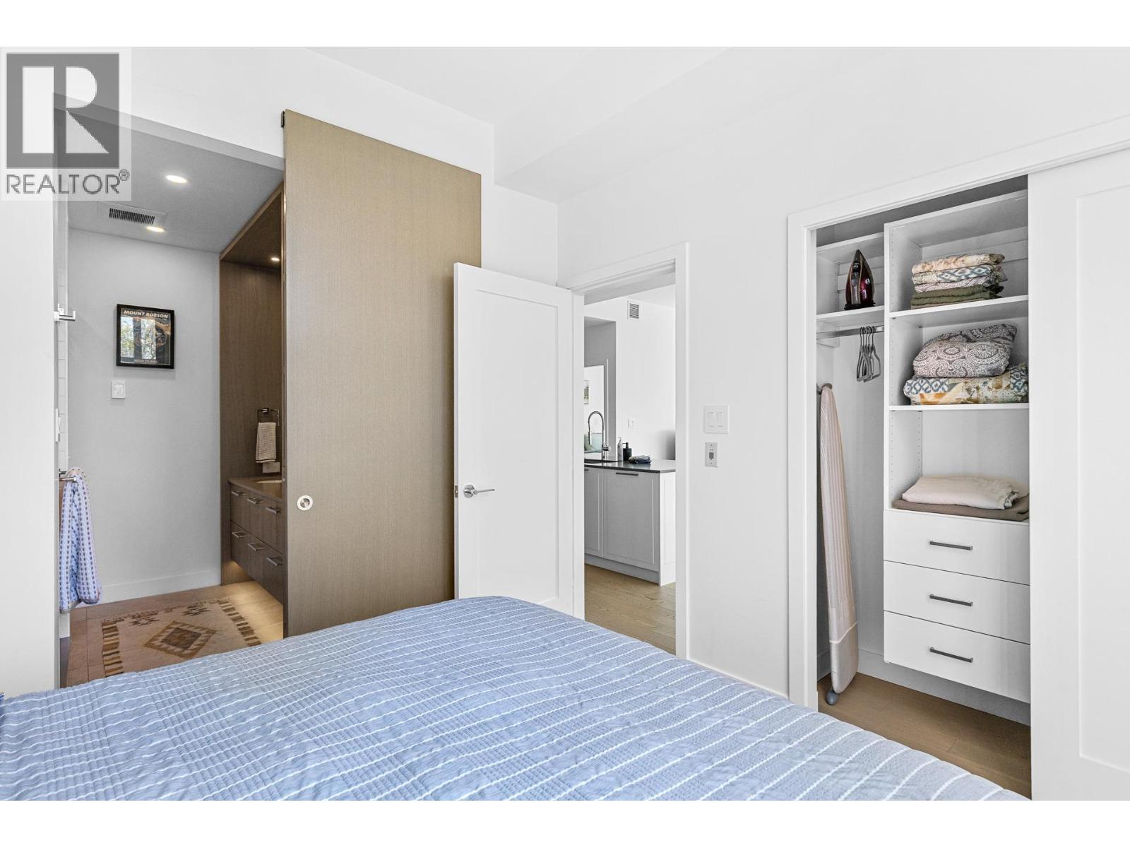3409 Lakeshore Road Unit# 407