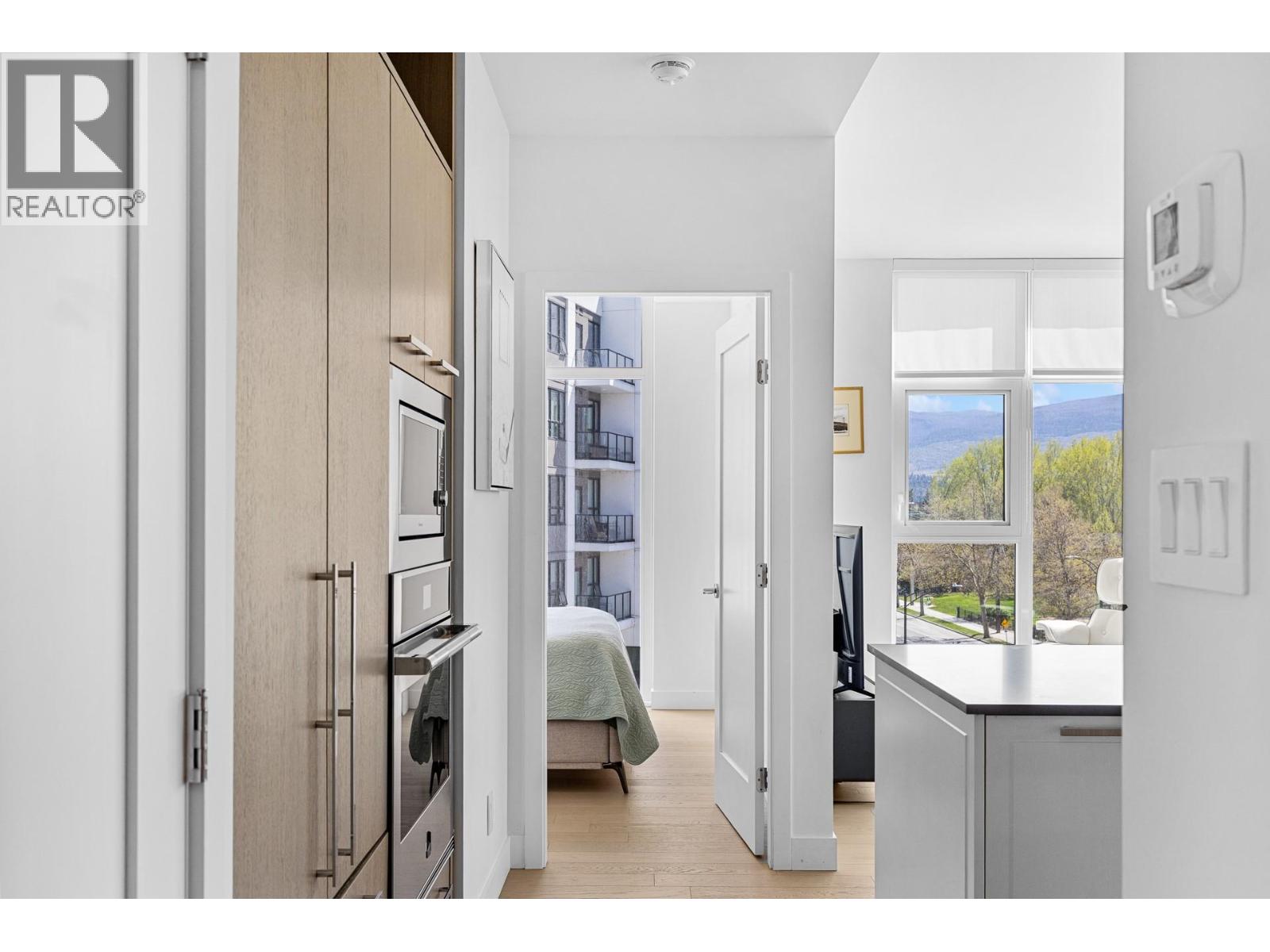 3409 Lakeshore Road Unit# 407