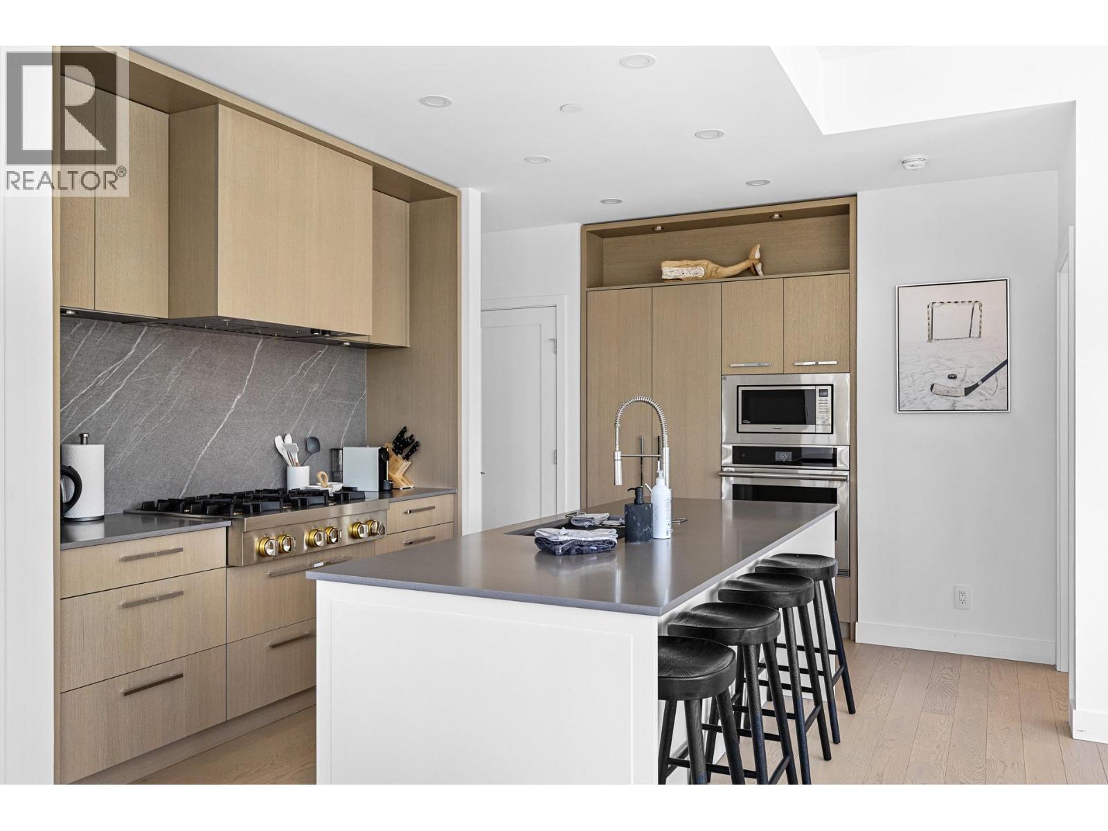 3409 Lakeshore Road Unit# 407