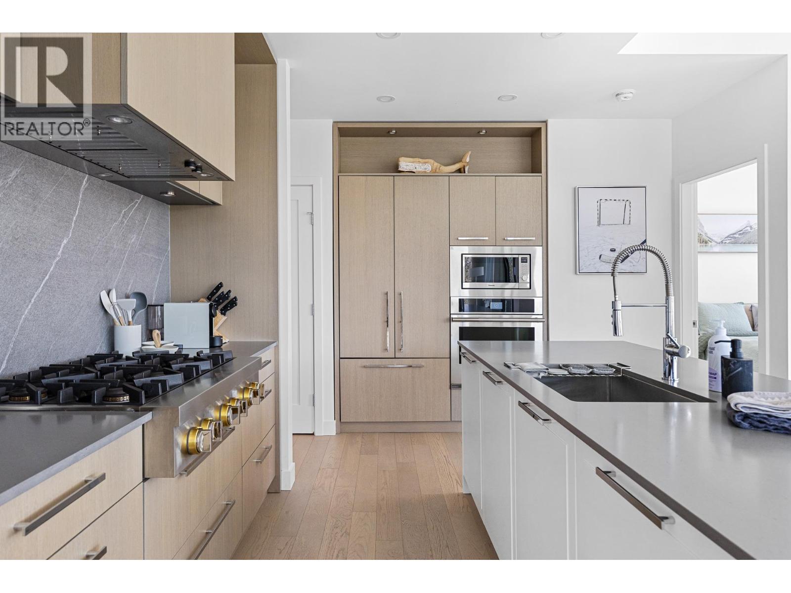 3409 Lakeshore Road Unit# 407
