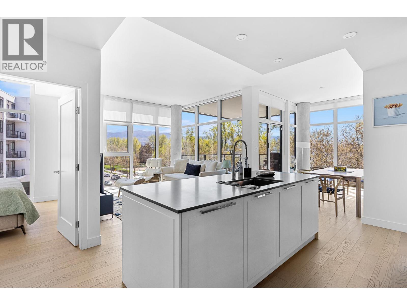 3409 Lakeshore Road Unit# 407
