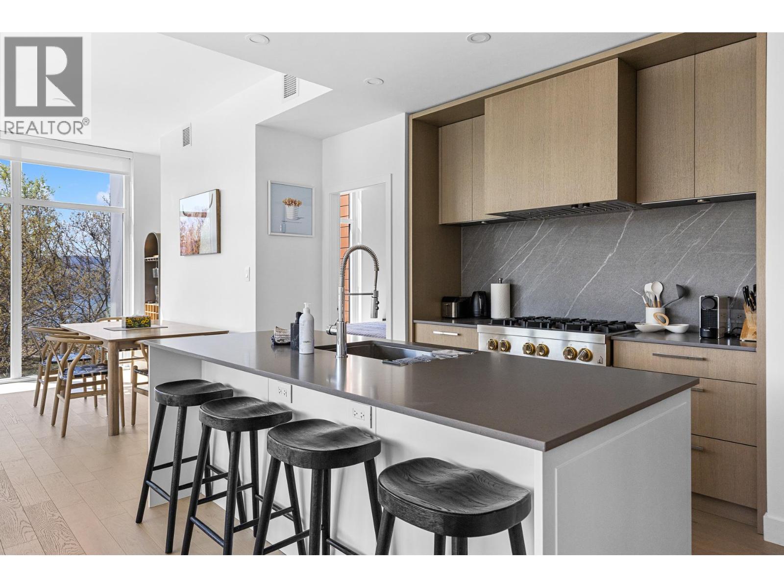 3409 Lakeshore Road Unit# 407