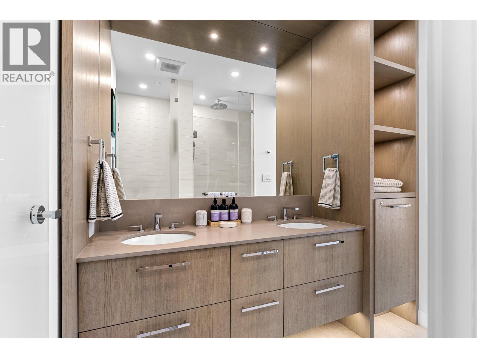 3409 Lakeshore Road Unit# 407