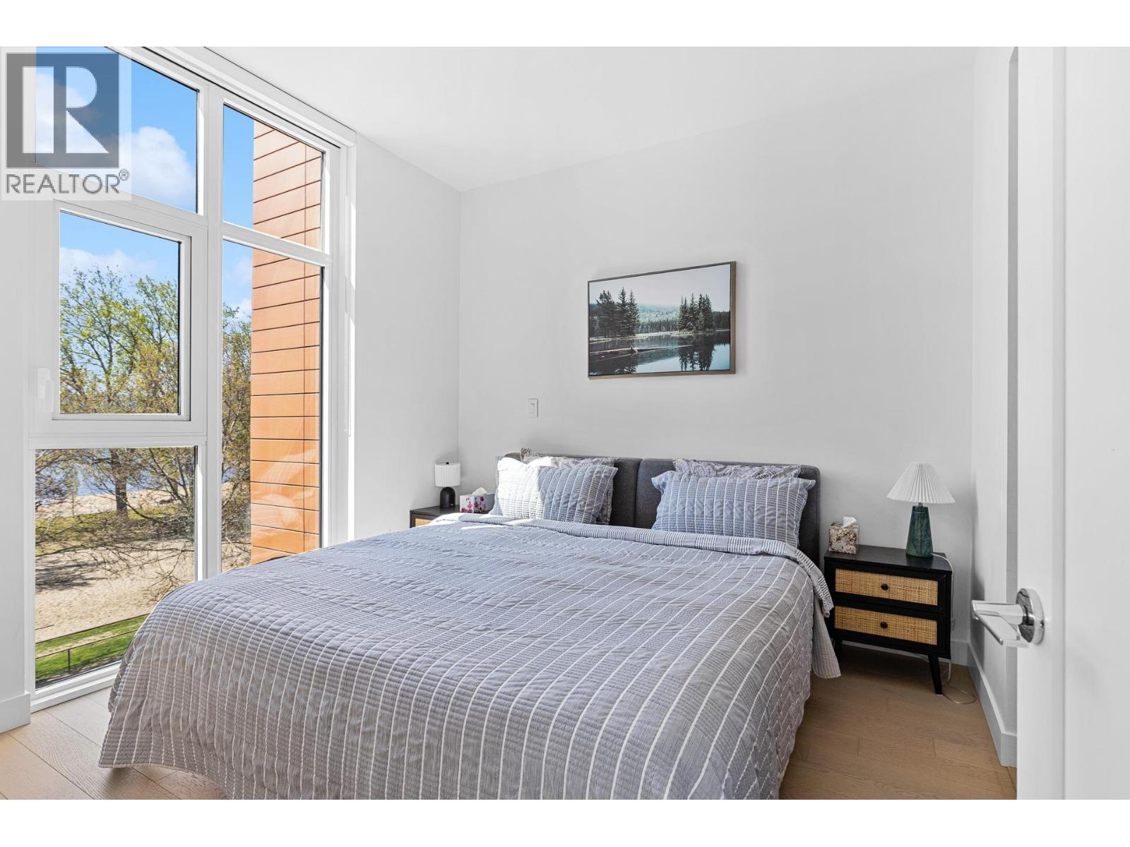 3409 Lakeshore Road Unit# 407