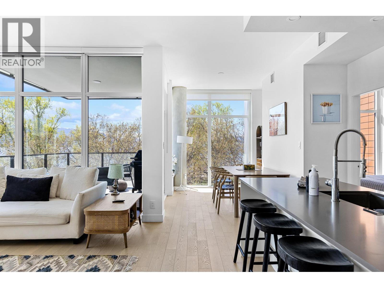3409 Lakeshore Road Unit# 407
