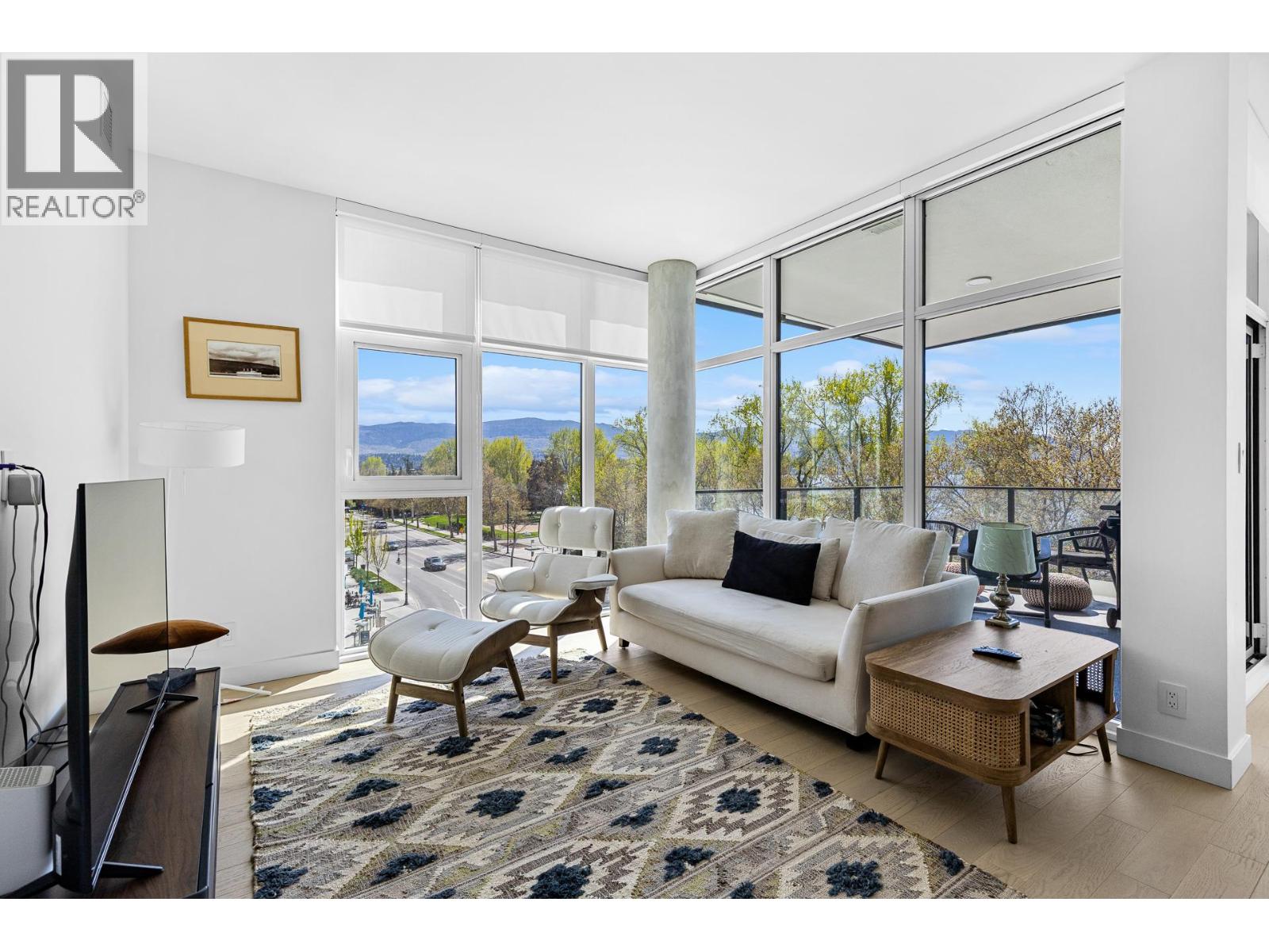 3409 Lakeshore Road Unit# 407