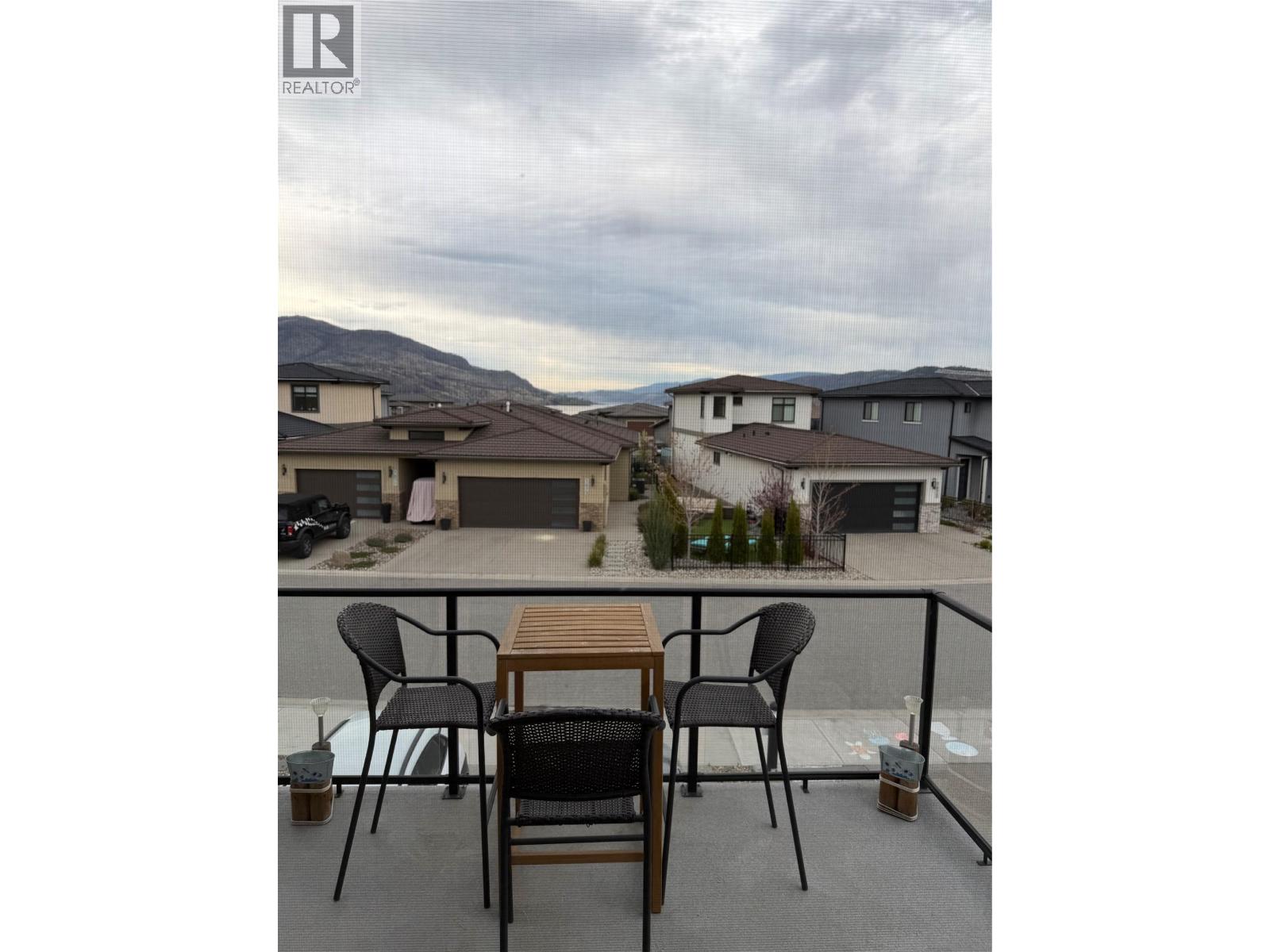 1876 VIEWPOINT Crescent