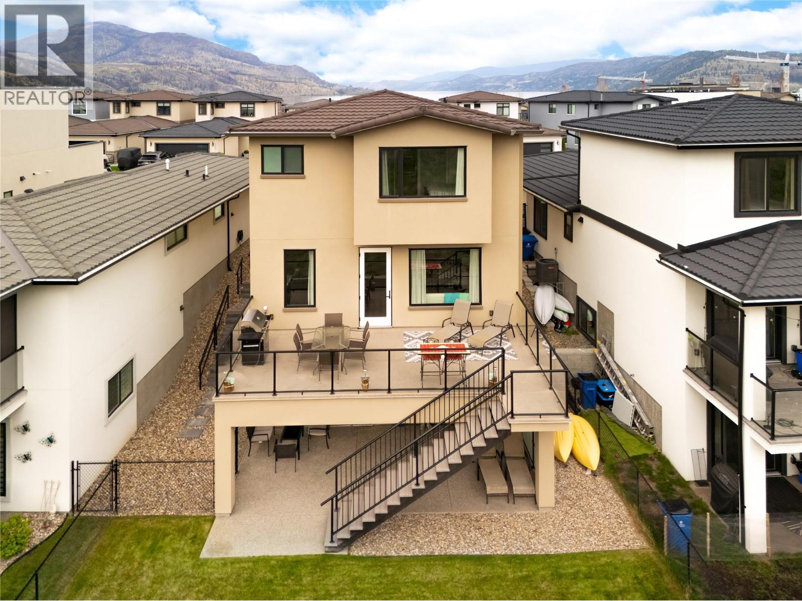 1876 VIEWPOINT Crescent