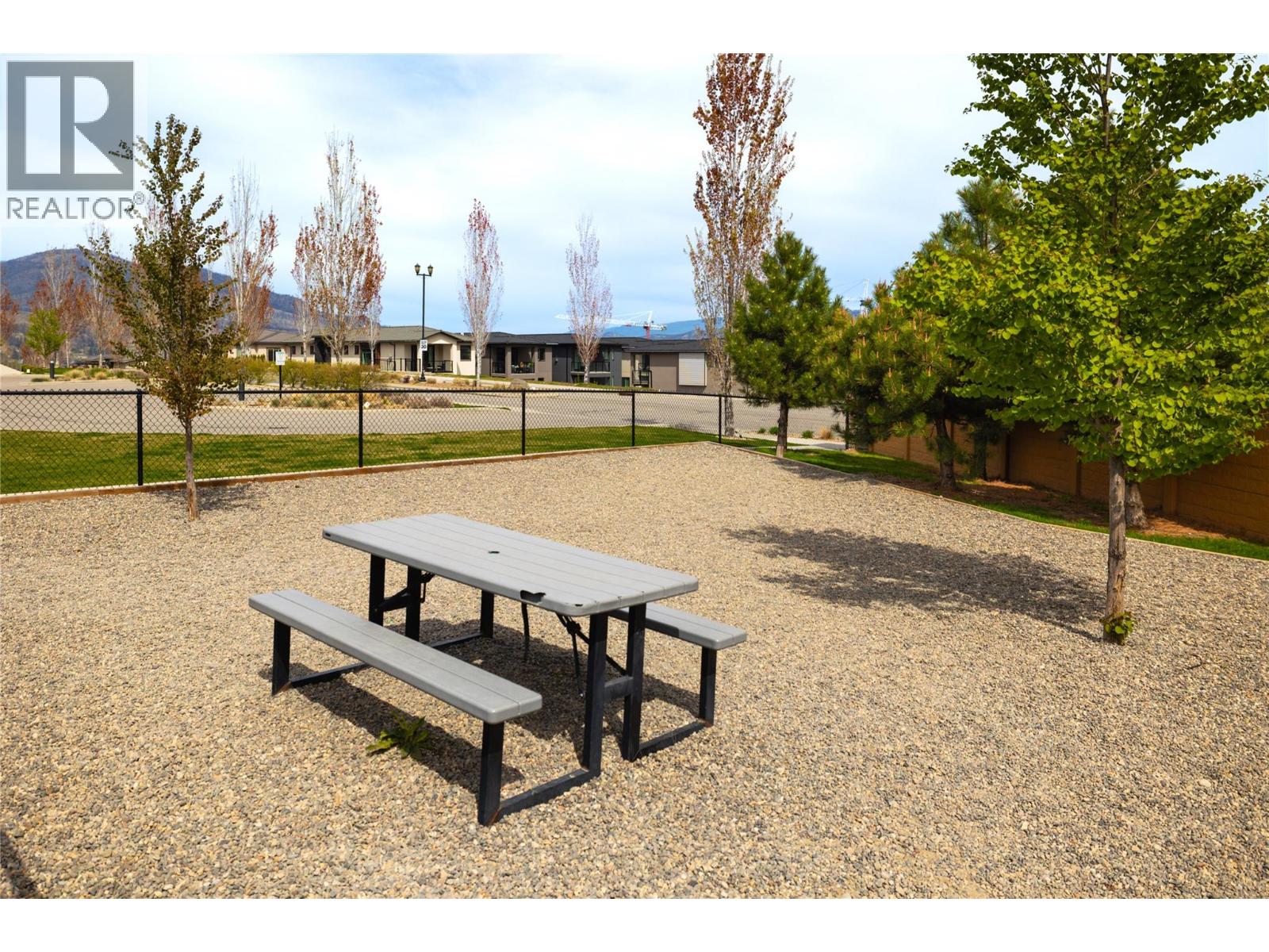 1876 VIEWPOINT Crescent