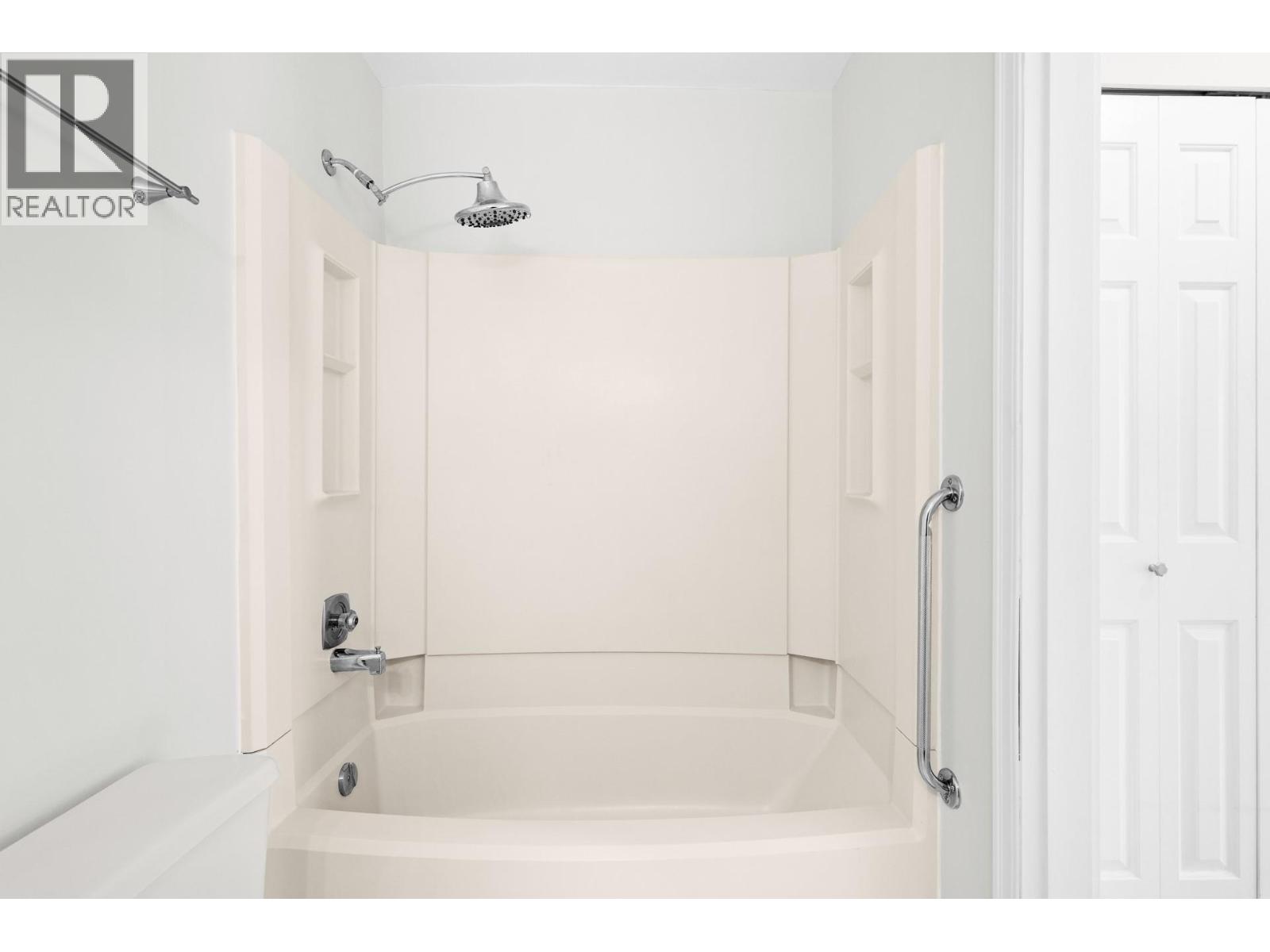 1490B Gordon Drive Unit# 304