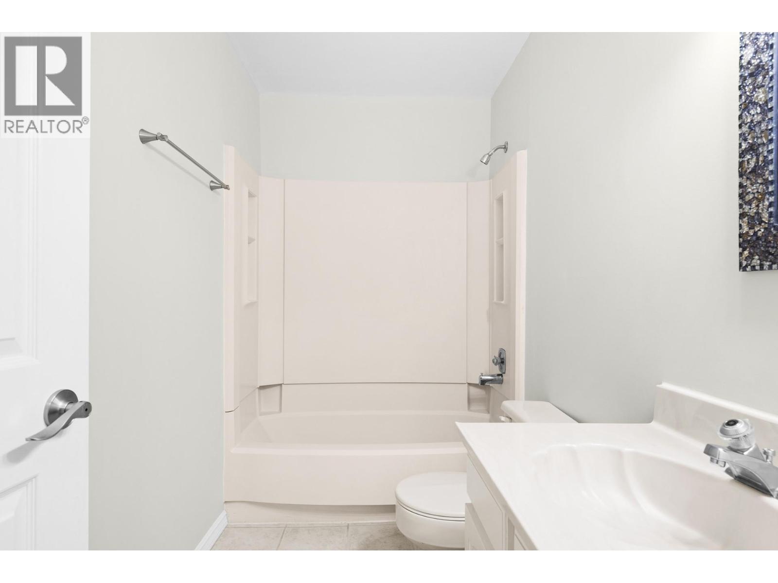 1490B Gordon Drive Unit# 304