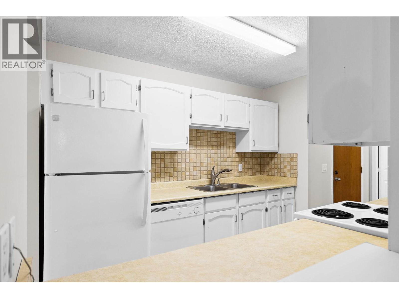 1490B Gordon Drive Unit# 304