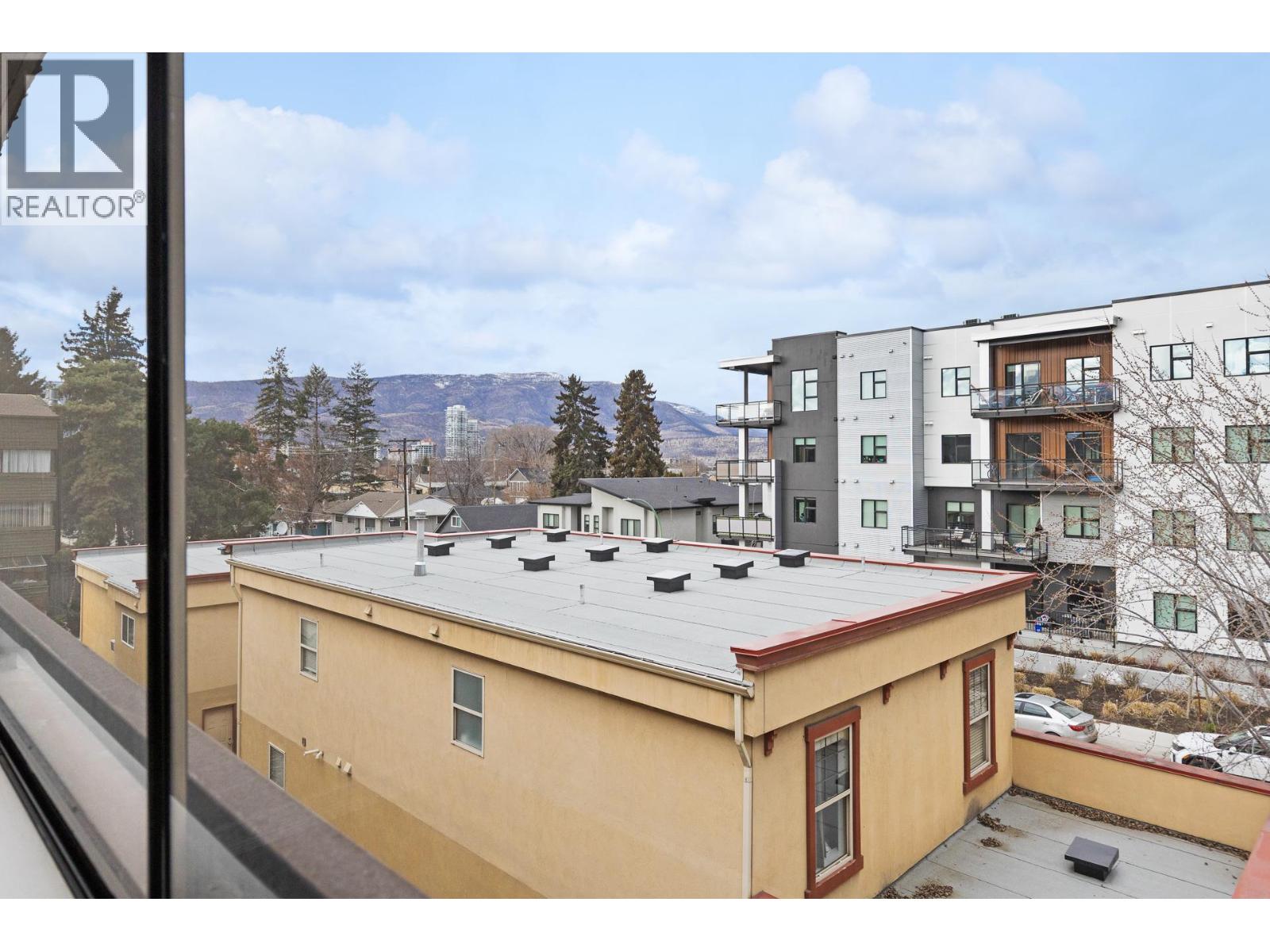 1490B Gordon Drive Unit# 304