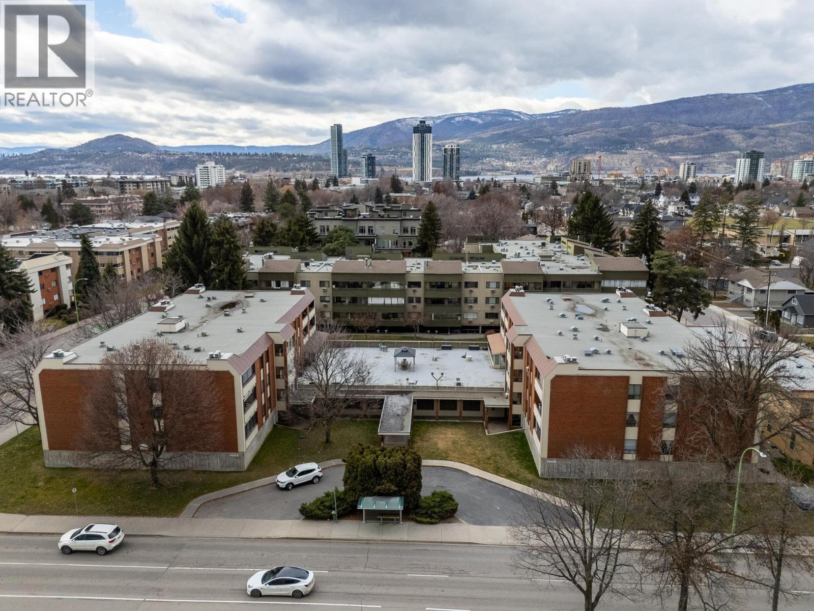 1490B Gordon Drive Unit# 304