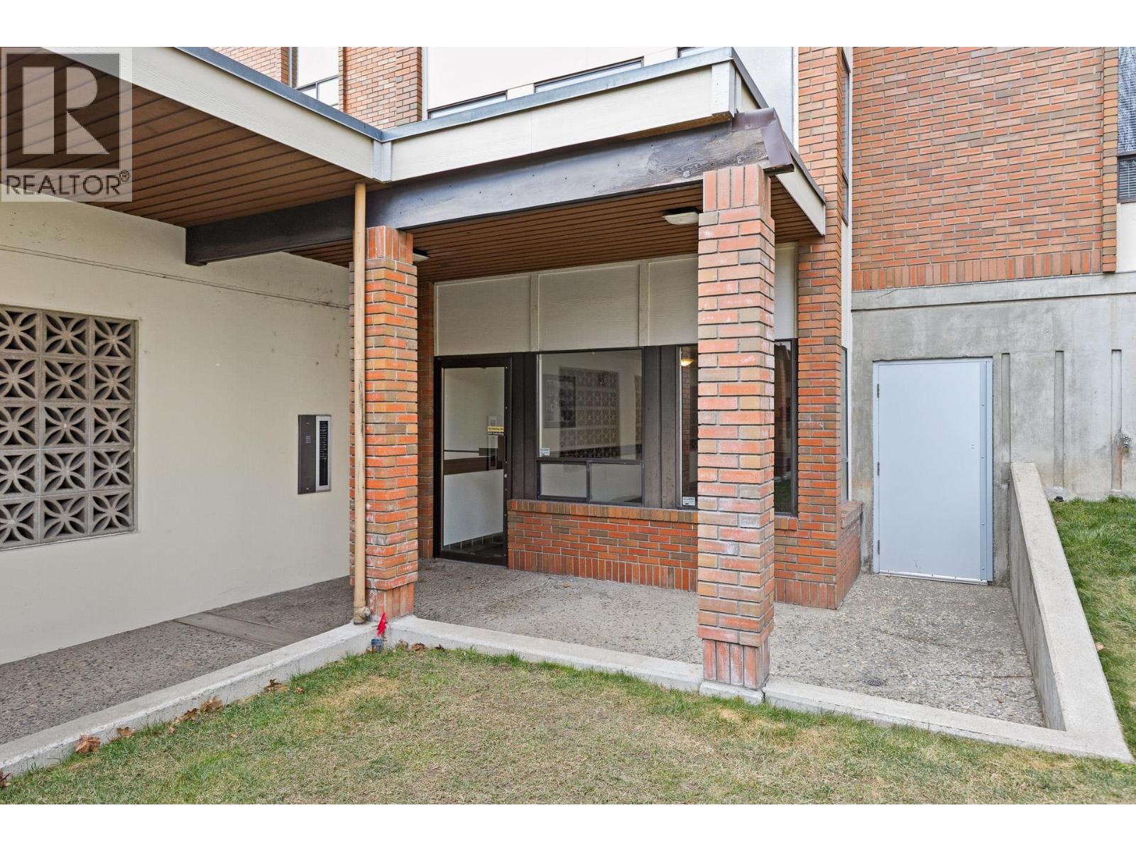 1490B Gordon Drive Unit# 304