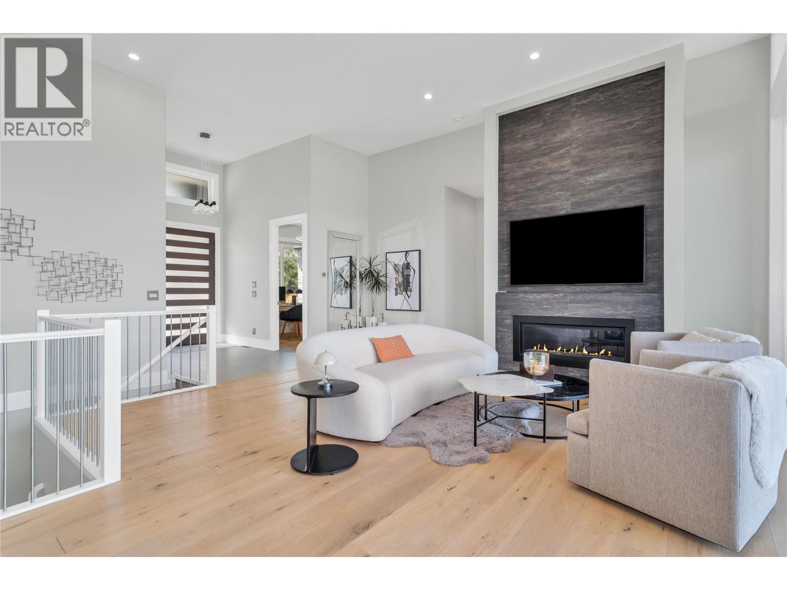 1050 Ledgeview Court