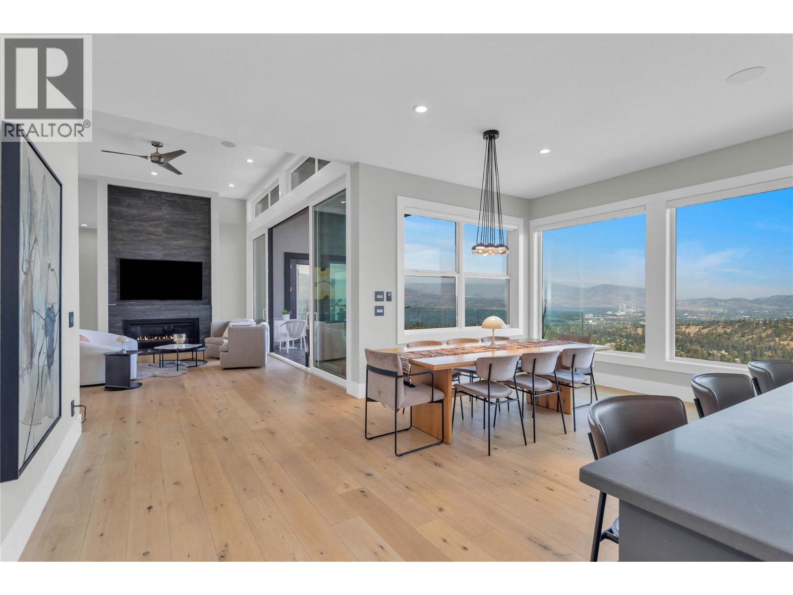 1050 Ledgeview Court