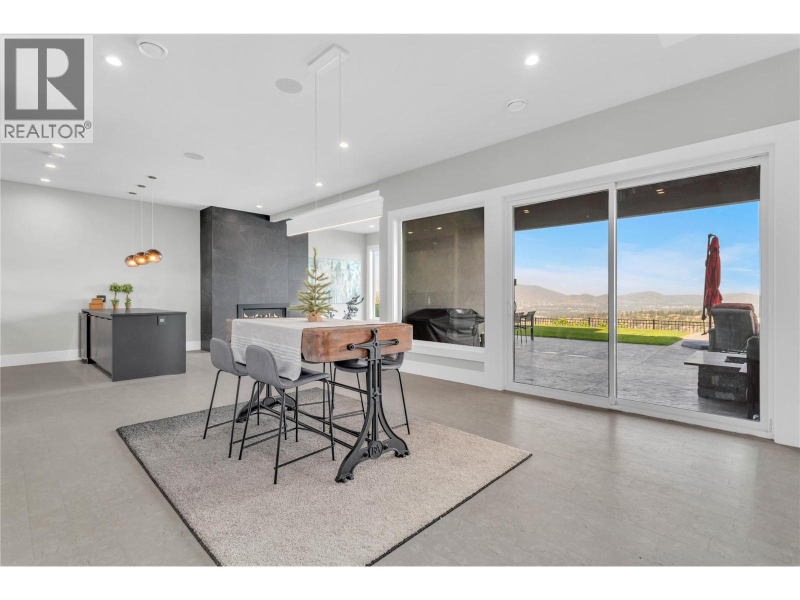 1050 Ledgeview Court