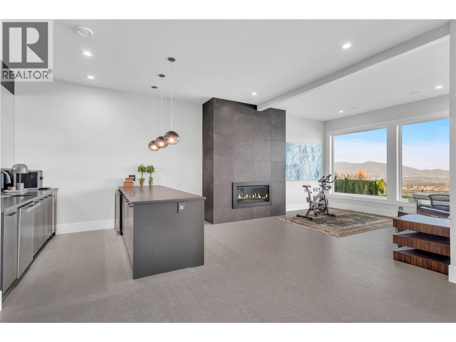 1050 Ledgeview Court
