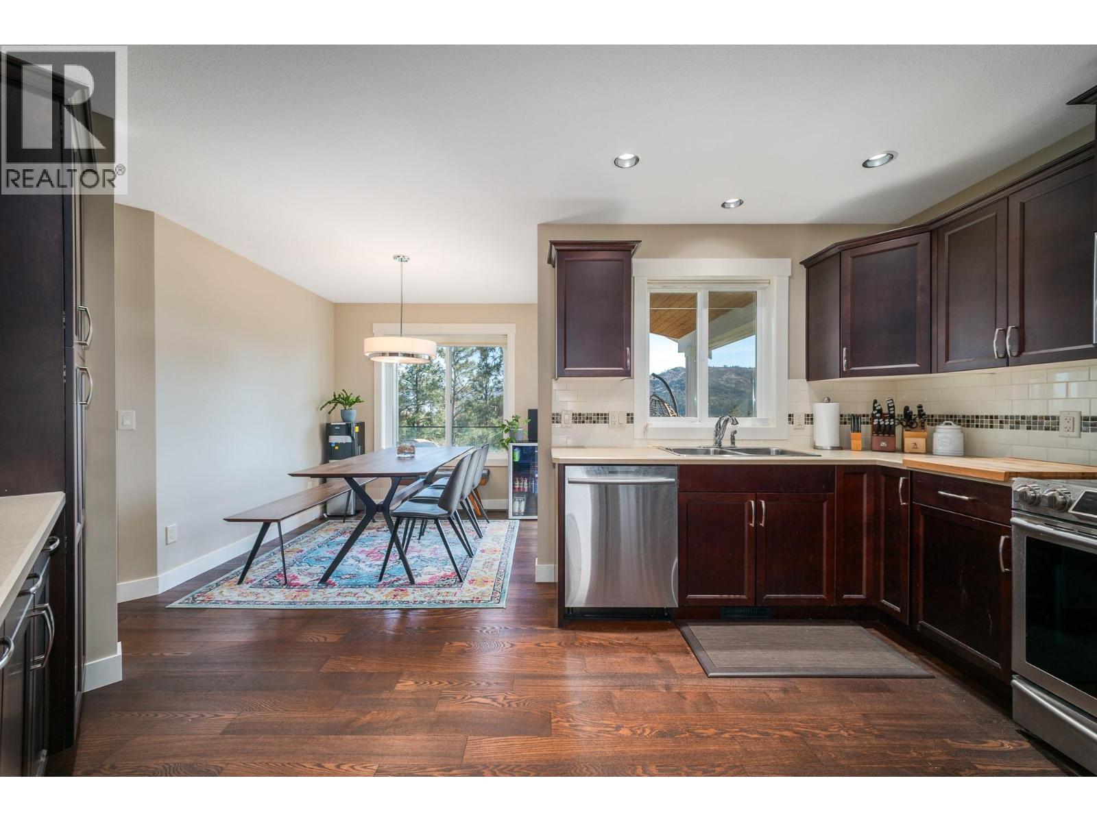 1915 Rosealee Lane